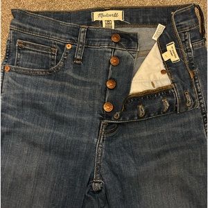 LIKE NEW - Madewell Skinny Jeans 10in High Rise Button Down